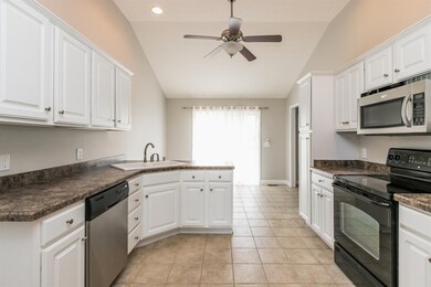 409 Donovan Cir, Harrodsburg, KY 40330 - photo 3