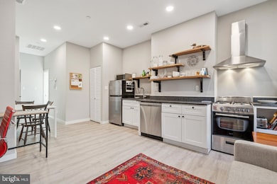 2006 Pine St unit 2, Philadelphia, PA 19103 - photo 7