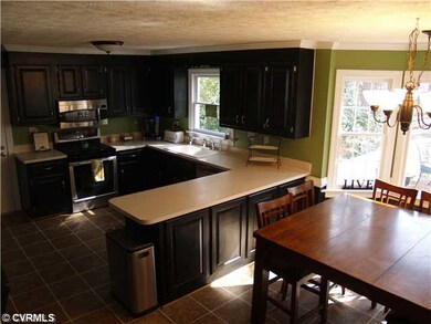 Breakfast Nook - Kitchen is open to family room