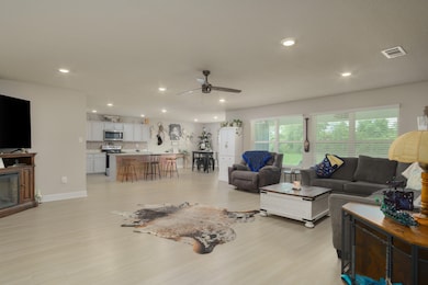 Living Room/Kitchen