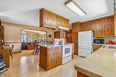 2807 Maple St N, Fargo, ND 58102 - photo 5