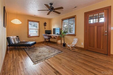 433 NE Hawthorne Ave, Bend, OR 97701 - photo 3