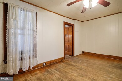 209 1/2 Park St, Waynesboro, PA 17268 - photo 4
