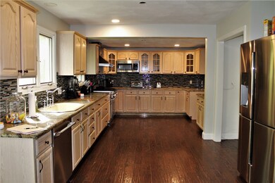 21 Beaver Creek Ct, Cranston, RI 02921 - photo 3