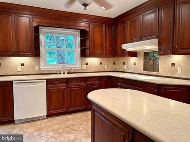 17527 Woodlawn Dr, Hagerstown, MD 21740 - photo 2