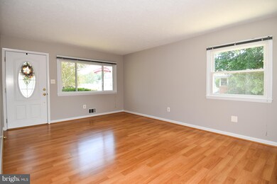 102 Runyon Ct, Manassas Park, VA 20111 - photo 7