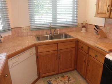 Kitchen. Bright & Sunny - Upgraded Kitchen Cabinet