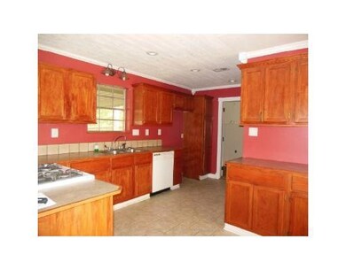 138 Wildwood Dr, Pineville, LA 71360 - photo 4