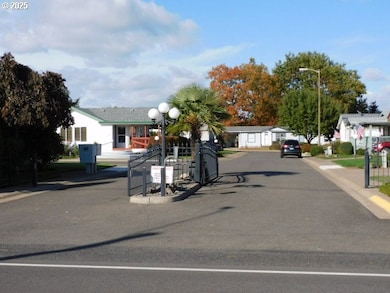 145 River Rd, Junctioncity, OR 97448 - photo 3