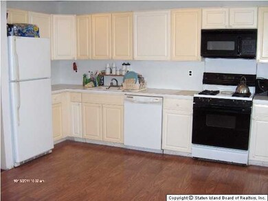 155 Pembrook Loop, Staten Island, NY 10309 - photo 5