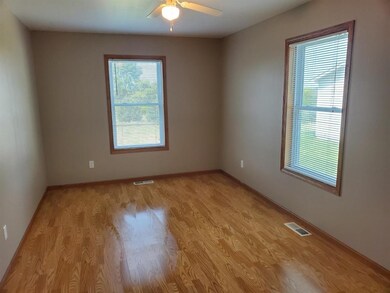 314 Maple St, Center Point, IA 52213 - photo 7