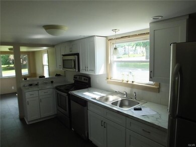 240 Spruce St, Walnutport, PA 18088 - photo 4