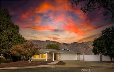 Gorgeous! Look at the mountian views!