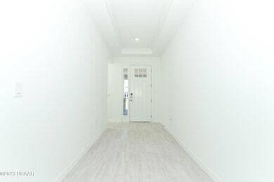 41024173-003-Foyer