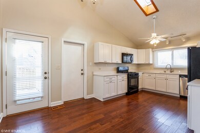 2803 Rolling Meadows Dr, Naperville, IL 60564 - photo 6