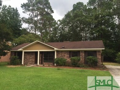 Spacious Front Yard!