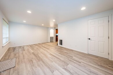 1335 SE Oar Ave, Lincoln City, OR 97367 - photo 5