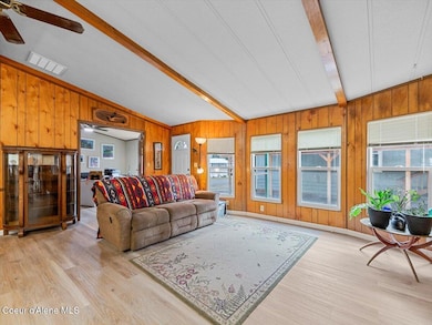 Entry/Living Room
