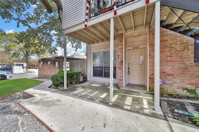 10137 Waterstone Dr, Houston, TX 77042 - photo 3