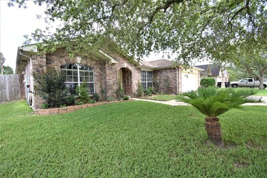 2935 Community Dr, Alvin, TX 77511 - photo 2