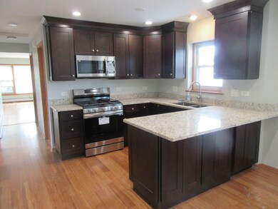 109 N Avon Rd unit 2, Elmhurst, IL 60126 - photo 2