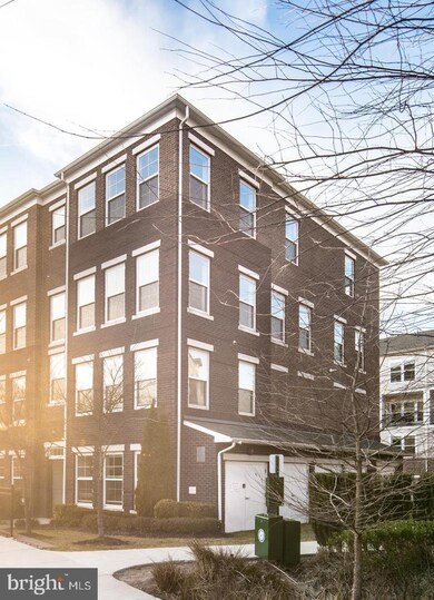 3064 Rittenhouse Cir unit 58, Fairfax, VA 22031 - photo 2