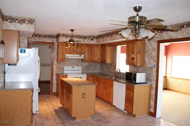 123 Kestrel Rd, Mountain Top, PA 18707 - photo 3