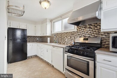 1060 Oakwood Dr, Glenolden, PA 19036 - photo 6