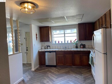 2585 El Portal Dr unit C, San Pablo, CA 94806 - photo 6