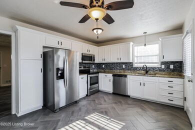 193 Tecumseh Dr, Shepherdsville, KY 40165 - photo 4