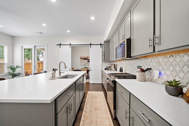 3809 Olde Bourbon Ln, Houston, TX 77018 - photo 7