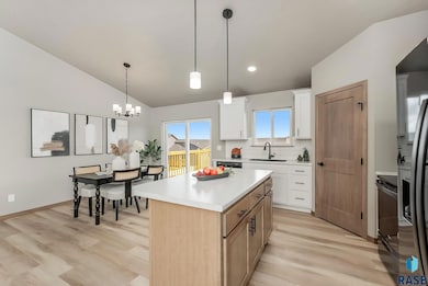 628 N Yankee Ave, Sioux Falls, SD 57110 - photo 6