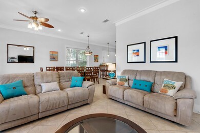 Living 4 80 St Simon St_20190419030
