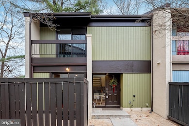 11608 Newbridge Ct, Reston, VA 20191 - photo 2