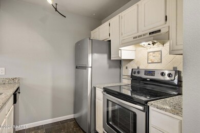 5-web-or-mls-1000 Kaliste Saloom 28-7