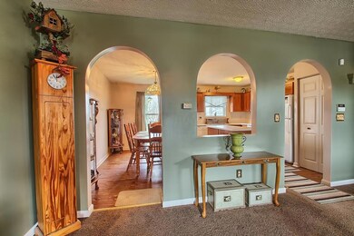 917 Harbinger Cir W, Columbus, OH 43213 - photo 4