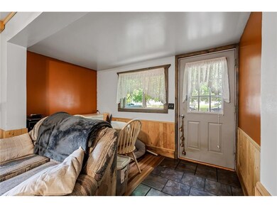 Entryway dining