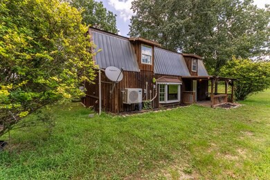 Air B&B on 72 Acres in Alton Missouri004