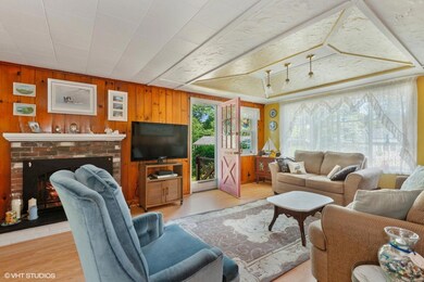 03_2PeterOliverRd_10001_LivingRoom_MLSus