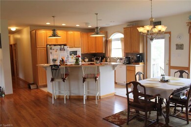 kitchen breakfast area