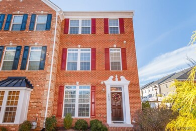 FRONT EXTERIOR, END UNIT