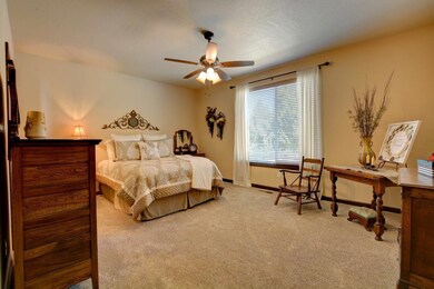 2246 Haviland Dr, Grants Pass, OR 97527 - photo 5