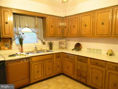 13109 Chalfont Ave, Fort Washington, MD 20744 - photo 6