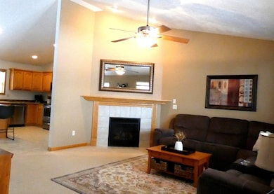 2356 Deer Prairie Dr, Neenah, WI 54956 - photo 2