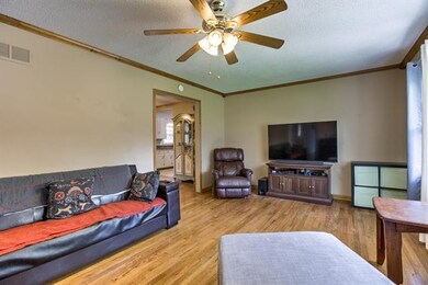 6720 Larsen Ln, Shawnee, KS 66203 - photo 5