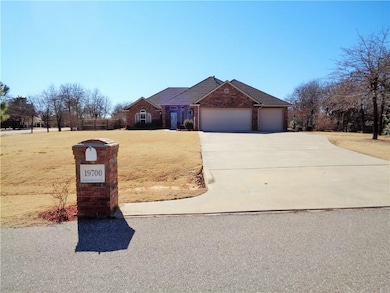 19700 Martha Cir, Harrah, OK 73045 - photo 2