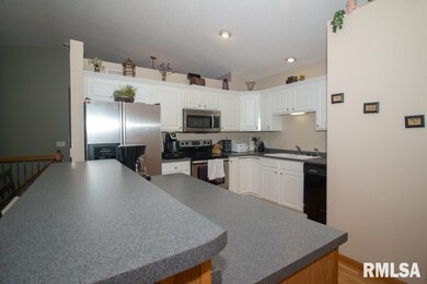 1637 W 64th St, Davenport, IA 52806 - photo 5