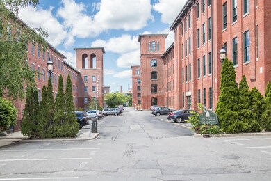 Island Terrace unit 117, Saco, ME 04072 - photo 3