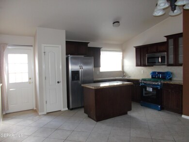 749 Desert Sage Dr, Horizon City, TX 79928 - photo 3