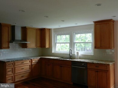 12628 Thunder Chase Dr, Reston, VA 20191 - photo 2